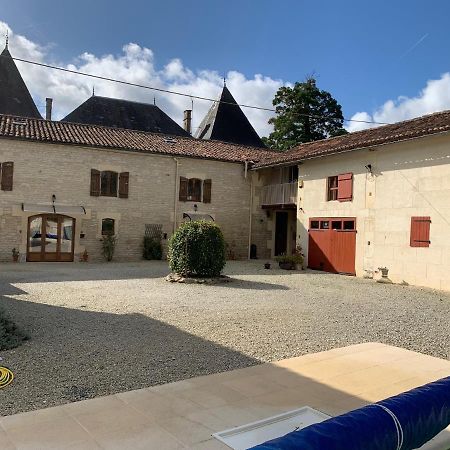 Les Cygnes Noirs Bed & Breakfast Aujac  Екстериор снимка
