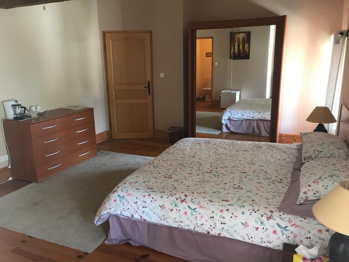 Les Cygnes Noirs Bed & Breakfast Aujac  Екстериор снимка