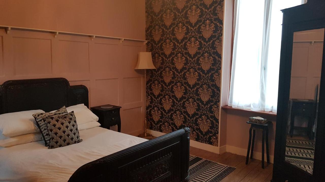 Les Cygnes Noirs Bed & Breakfast Aujac  Екстериор снимка