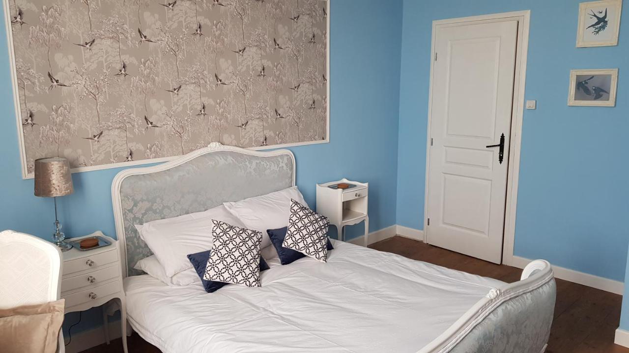 Les Cygnes Noirs Bed & Breakfast Aujac  Екстериор снимка