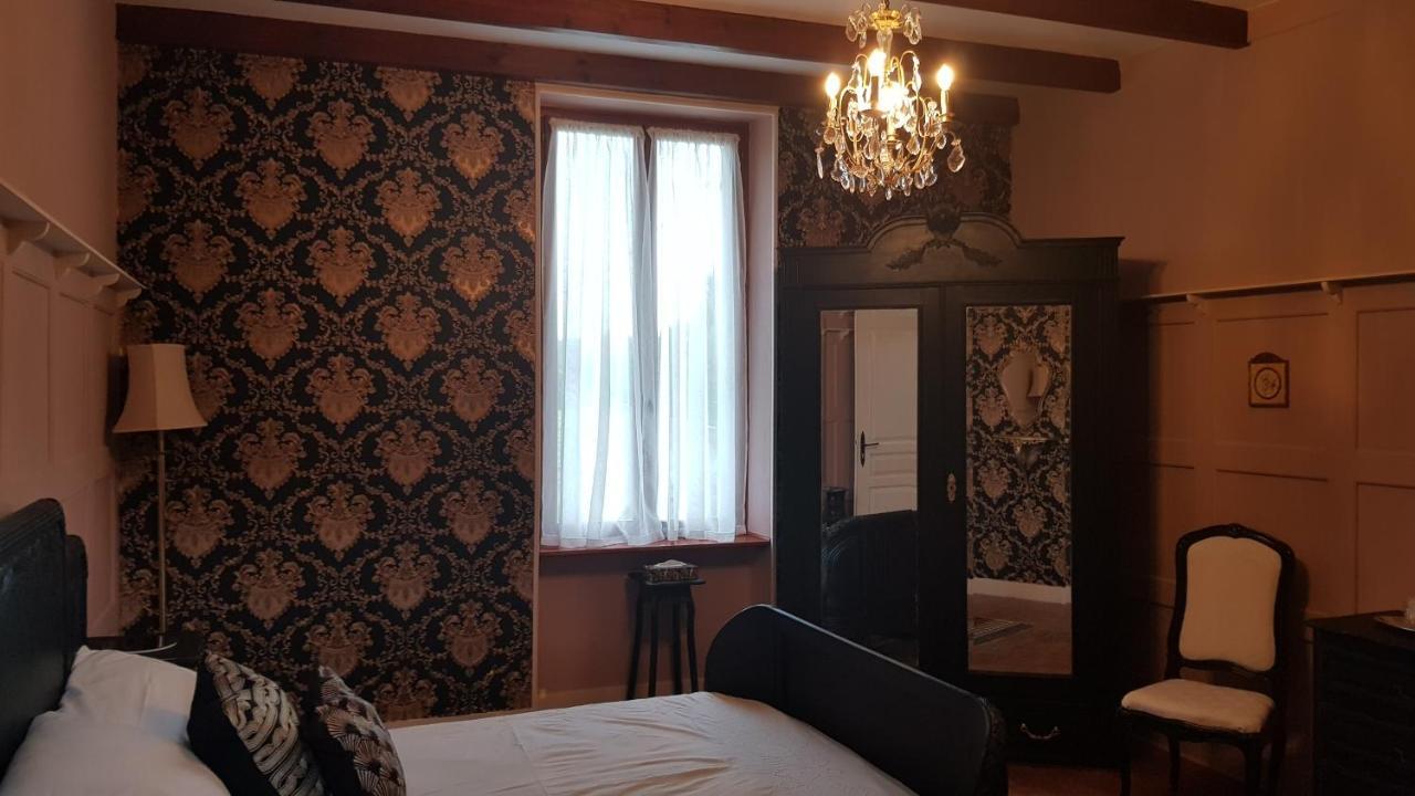 Les Cygnes Noirs Bed & Breakfast Aujac  Екстериор снимка