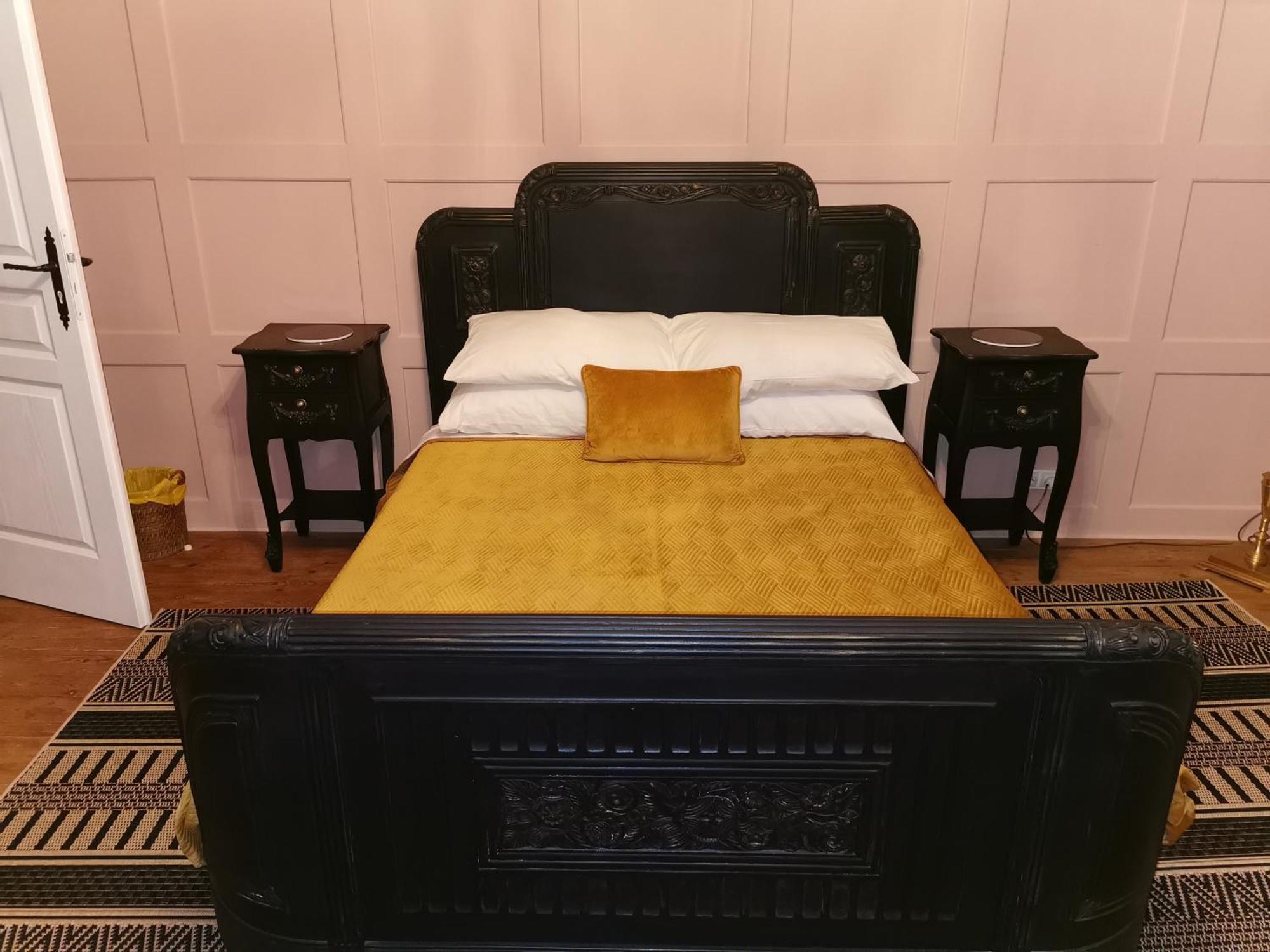 Les Cygnes Noirs Bed & Breakfast Aujac  Екстериор снимка